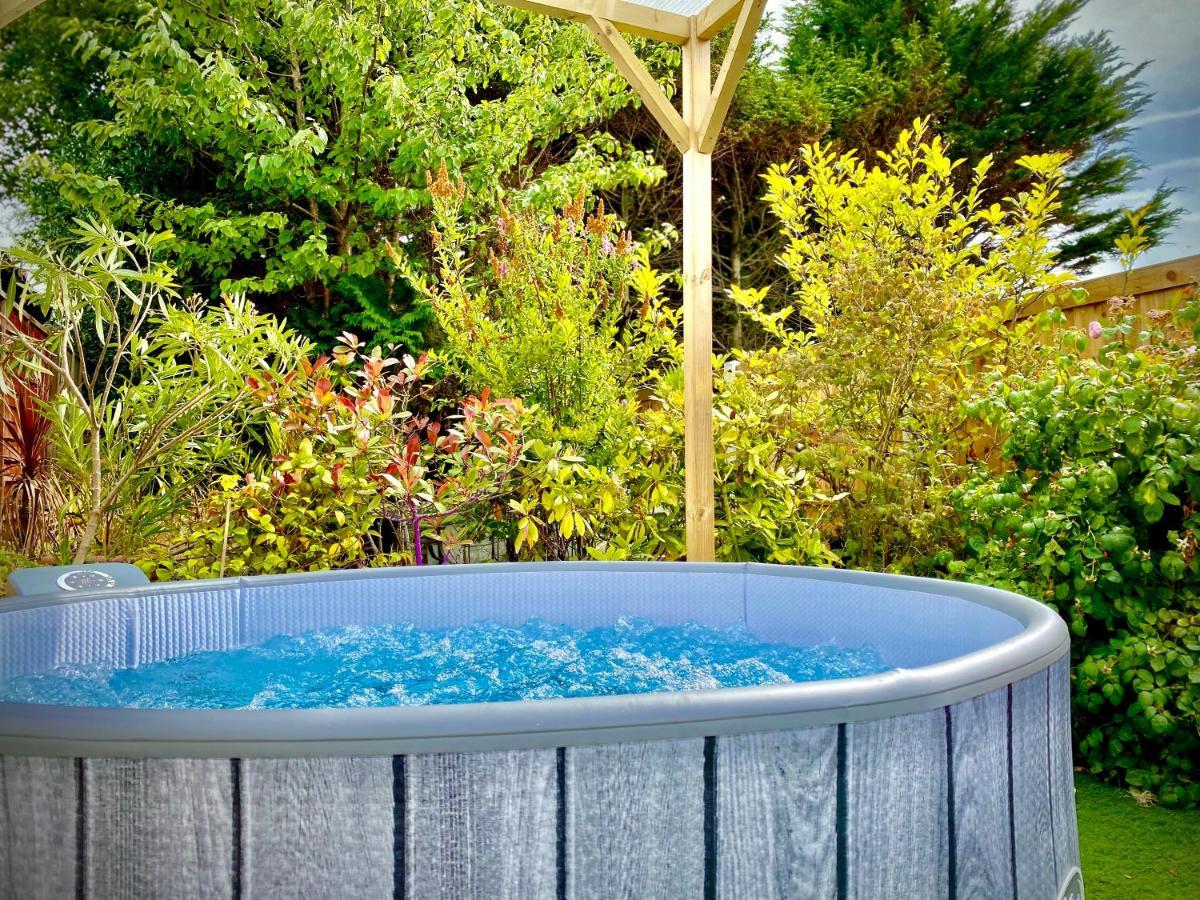 Remarkable 3-Bed Hot Tub House In Блекпул Екстериор снимка
