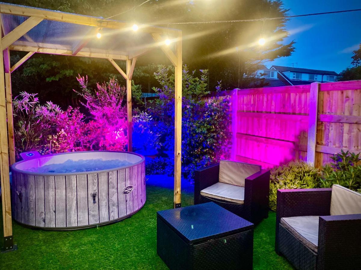 Remarkable 3-Bed Hot Tub House In Блекпул Екстериор снимка