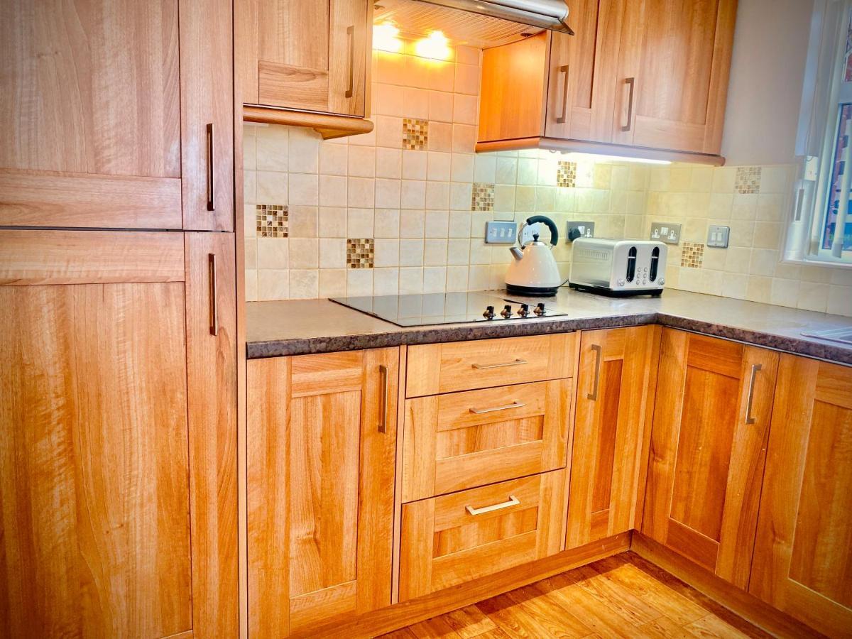 Remarkable 3-Bed Hot Tub House In Блекпул Екстериор снимка
