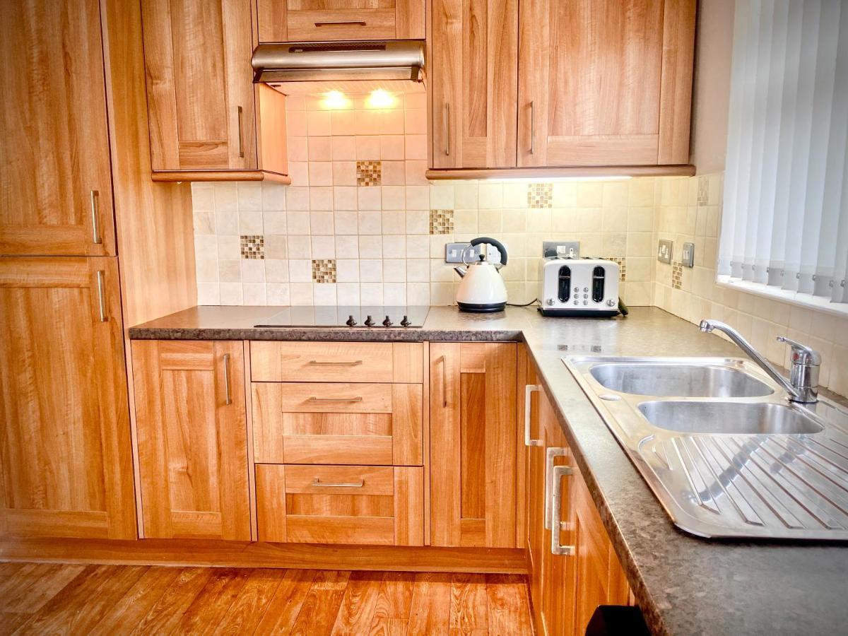 Remarkable 3-Bed Hot Tub House In Блекпул Екстериор снимка